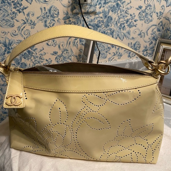 VINTAGE CHANEL BAG - Picture 1 of 5